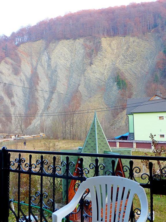 Sadyba Bilya Richky Яремче Стая снимка